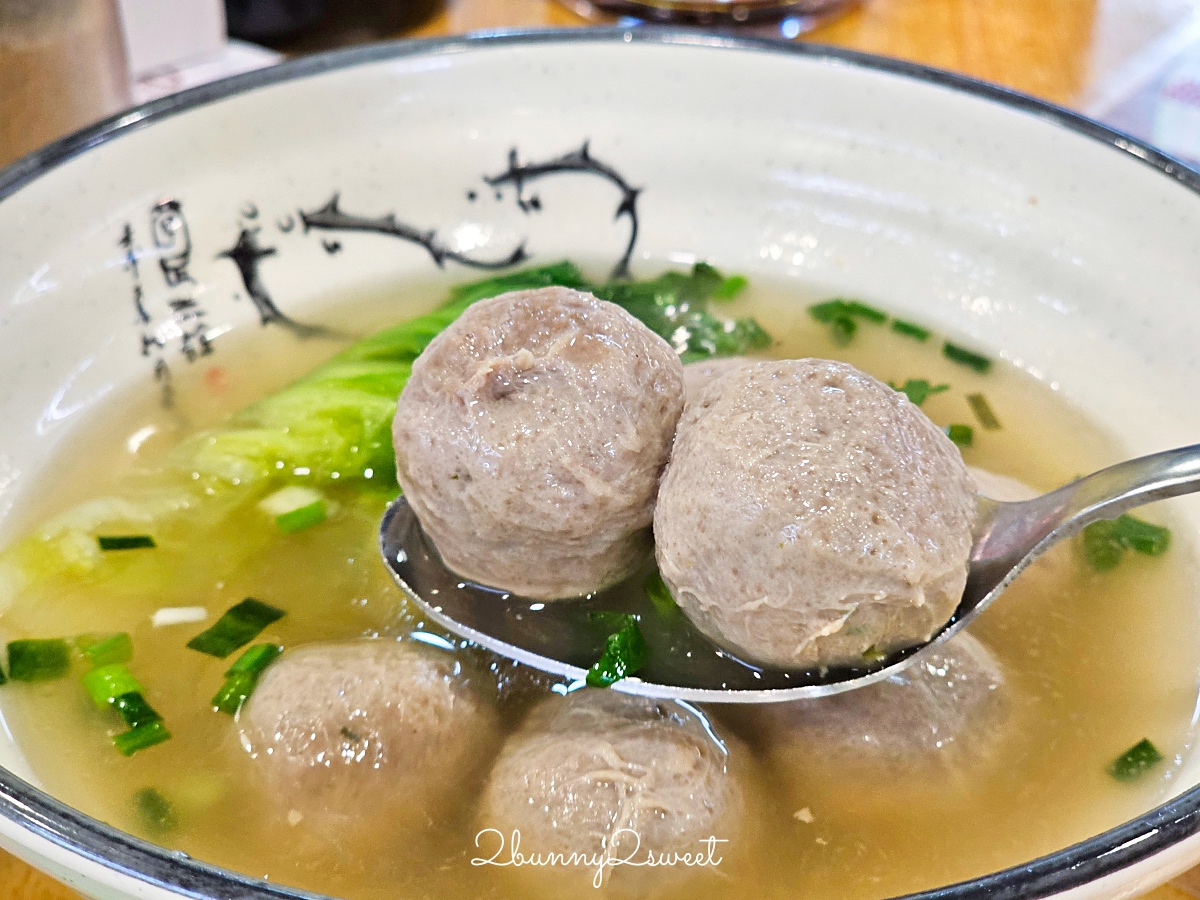 香港美食「德發牛丸粉麵」尖沙咀必吃平價大排檔美食，超彈牙口感彷彿食神撒尿牛丸再現 @兔兒毛毛姊妹花