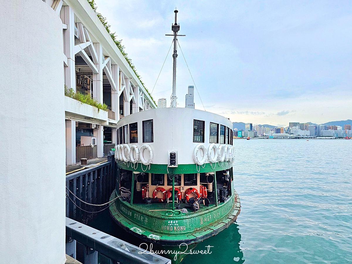 香港必搭「天星小輪」往返尖沙咀與港島，最便宜海上欣賞維多利亞港夜景方式 @兔兒毛毛姊妹花