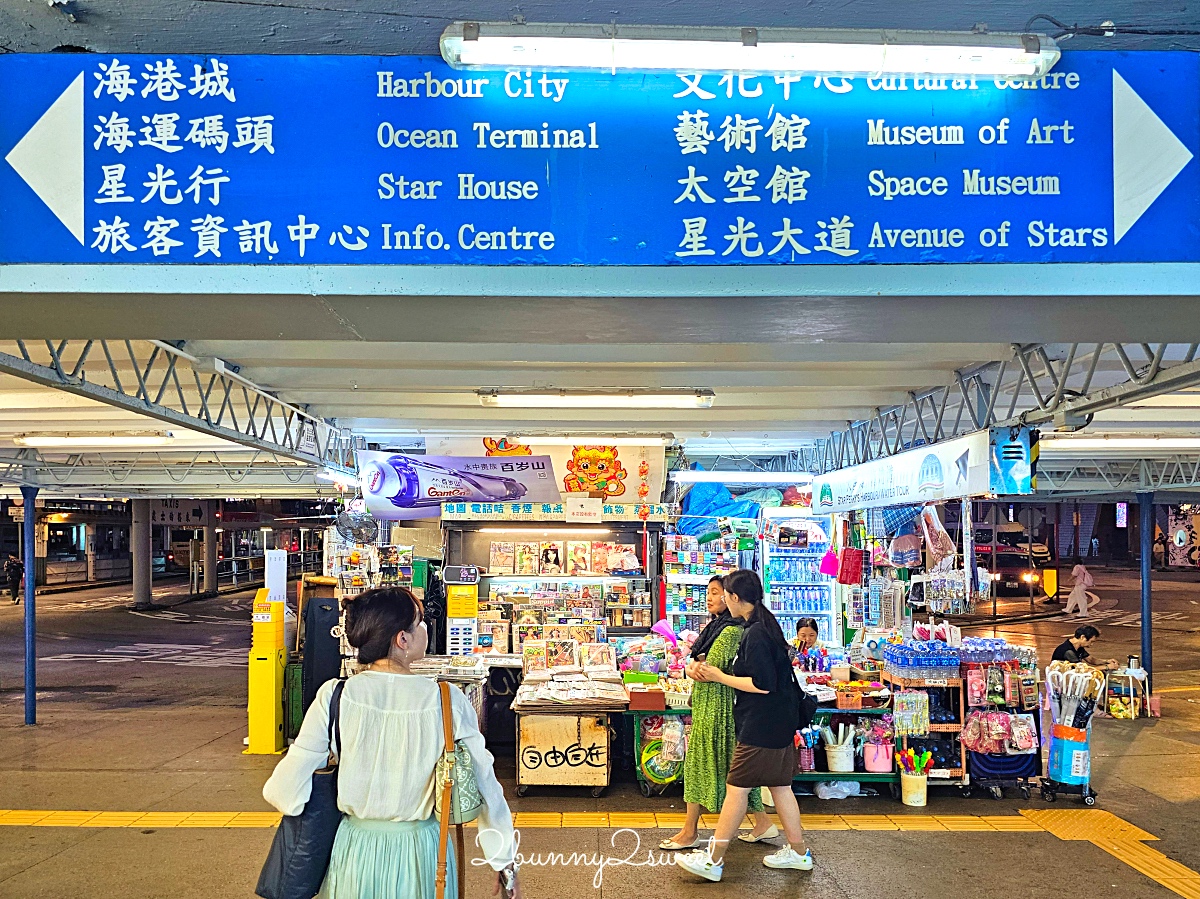 香港必搭「天星小輪」往返尖沙咀與港島，最便宜海上欣賞維多利亞港夜景方式 @兔兒毛毛姊妹花