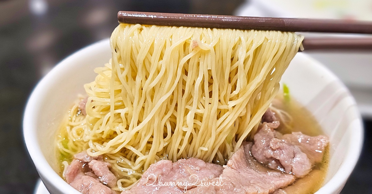 香港美食「德發牛丸粉麵」尖沙咀必吃平價大排檔美食，超彈牙口感彷彿食神撒尿牛丸再現 @兔兒毛毛姊妹花