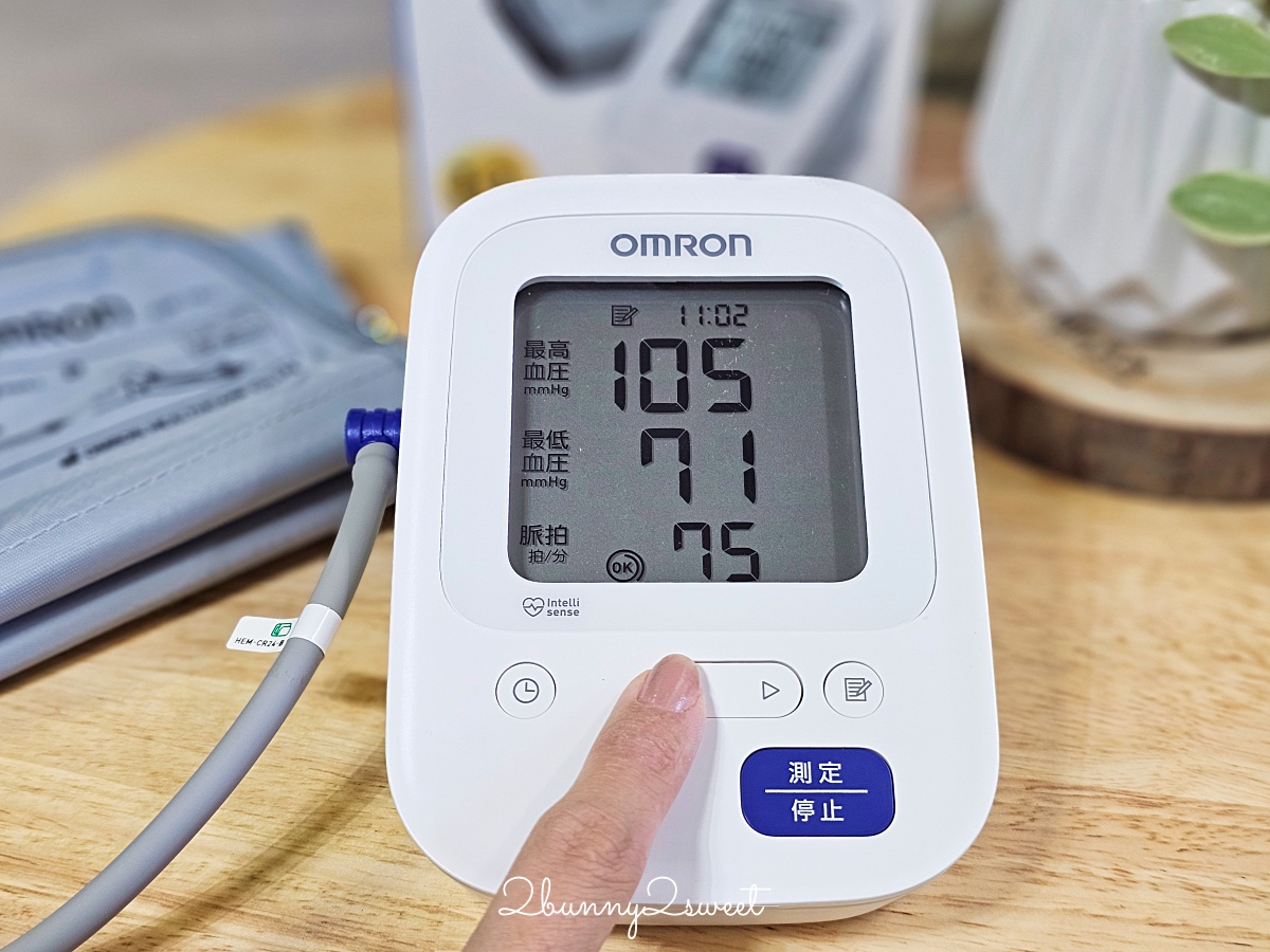 「Omron 歐姆龍日本製血壓計 HCR-7104」全球銷售第一居家血壓計，簡單舒適準確、CP值高 @兔兒毛毛姊妹花