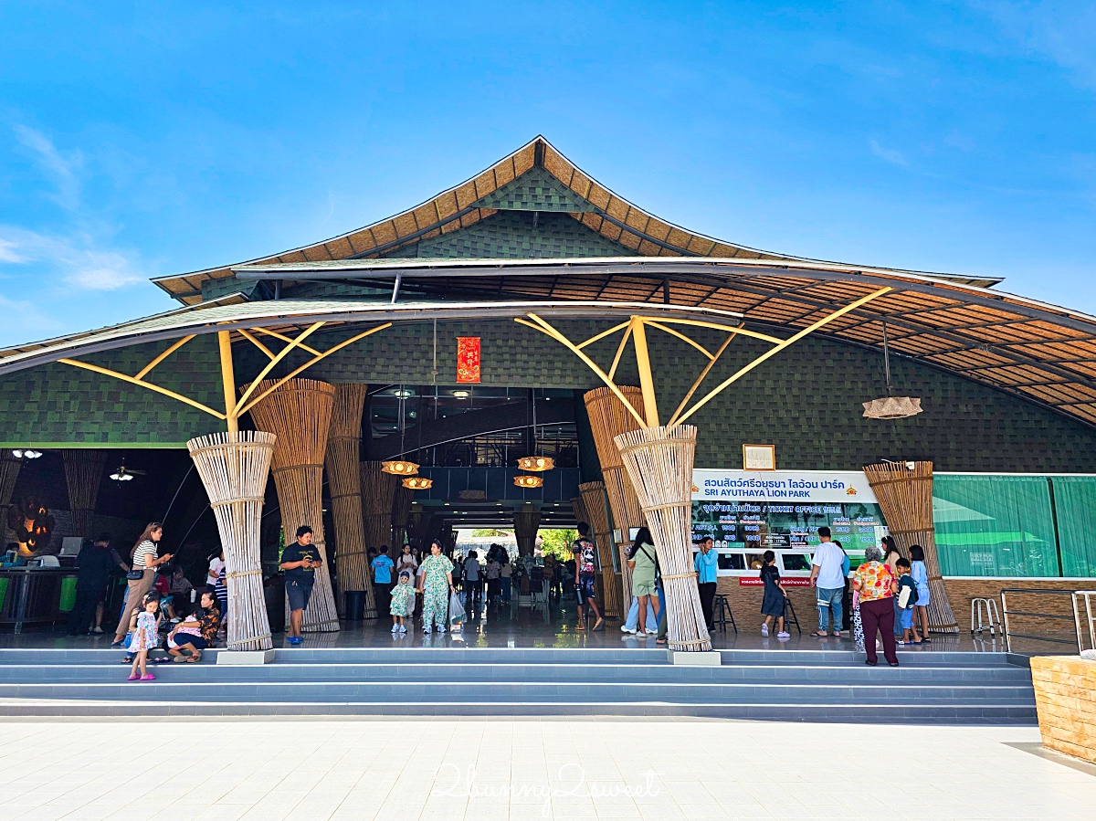 泰國大城景點「大城動物園」吉普車長頸鹿合照，還能牽獅子老虎的 Sriayuthaya Lion Park @兔兒毛毛姊妹花