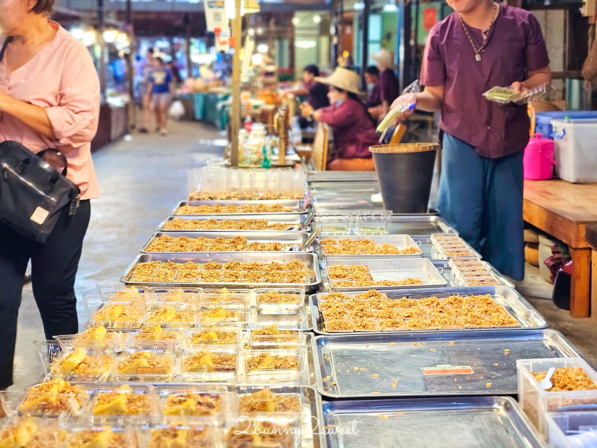 泰國大城景點「彎腰市集」歡樂有人情味的可愛市集，品嚐大城王朝宮廷甜點、在地小吃 @兔兒毛毛姊妹花