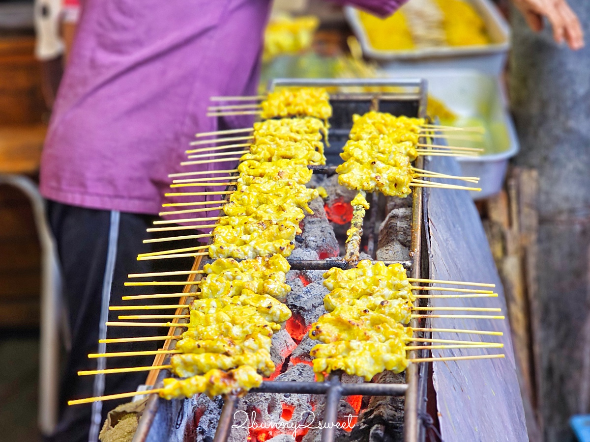 泰國大城景點「彎腰市集」歡樂有人情味的可愛市集，品嚐大城王朝宮廷甜點、在地小吃 @兔兒毛毛姊妹花