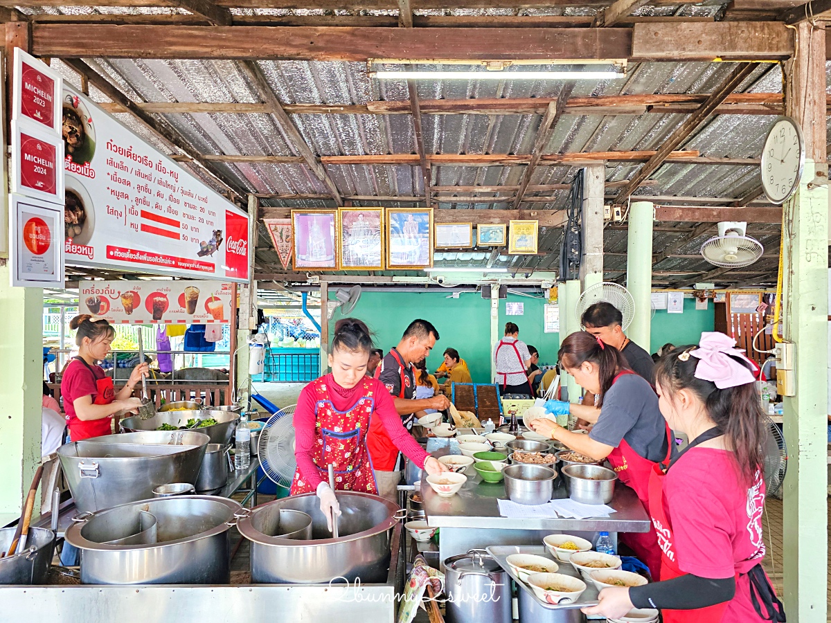 泰國大城米其林船麵「Pa Lek Boat Noodle」古蹟瑪哈泰寺排隊美食，一碗20元平價好吃 @兔兒毛毛姊妹花