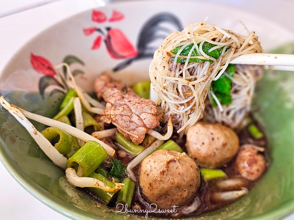 泰國大城米其林船麵「Pa Lek Boat Noodle」古蹟瑪哈泰寺排隊美食，一碗20元平價好吃 @兔兒毛毛姊妹花