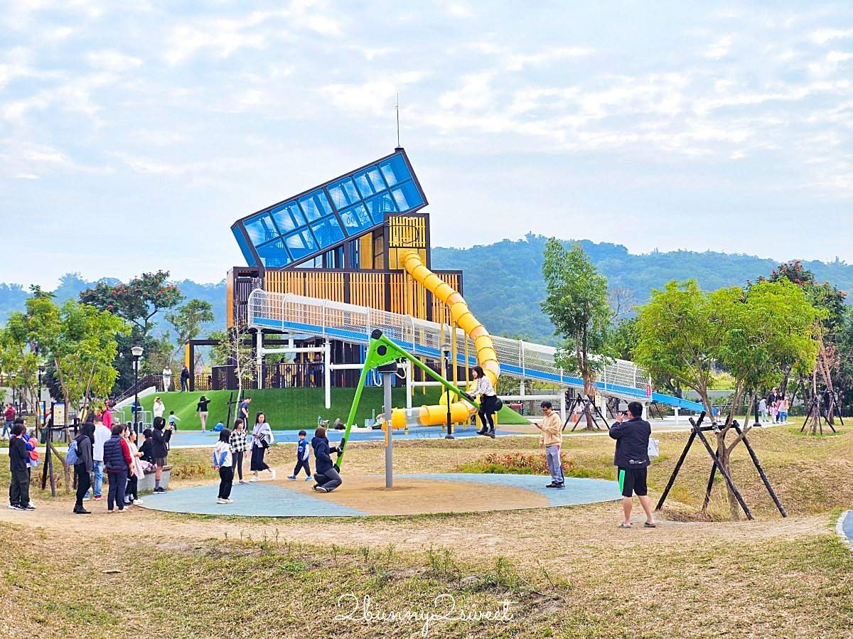 南投特色公園「草屯酷比親子運動公園」三層樓高貨櫃溜滑梯、超嗨旋轉翹翹板～好玩又放電 @兔兒毛毛姊妹花