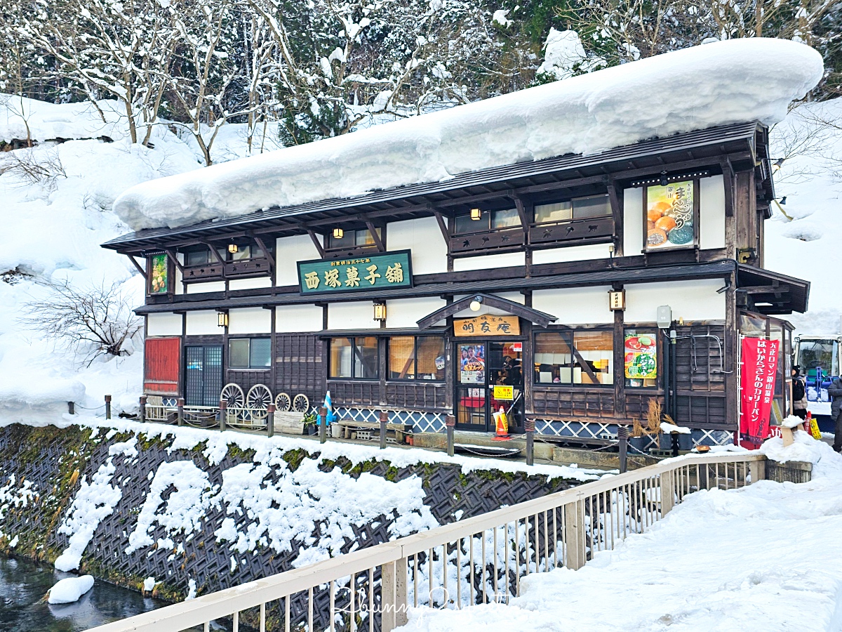 銀山溫泉美食「西塚菓子舖」百年伴手禮老店，必買大福、溫泉饅頭，熱騰騰咖哩麵包必吃 @兔兒毛毛姊妹花