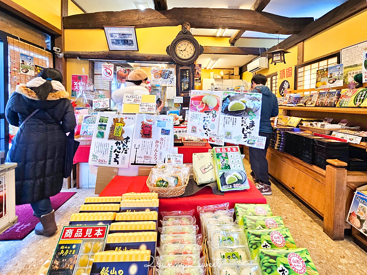 銀山溫泉美食「西塚菓子舖」百年伴手禮老店，必買大福、溫泉饅頭，熱騰騰咖哩麵包必吃 @兔兒毛毛姊妹花