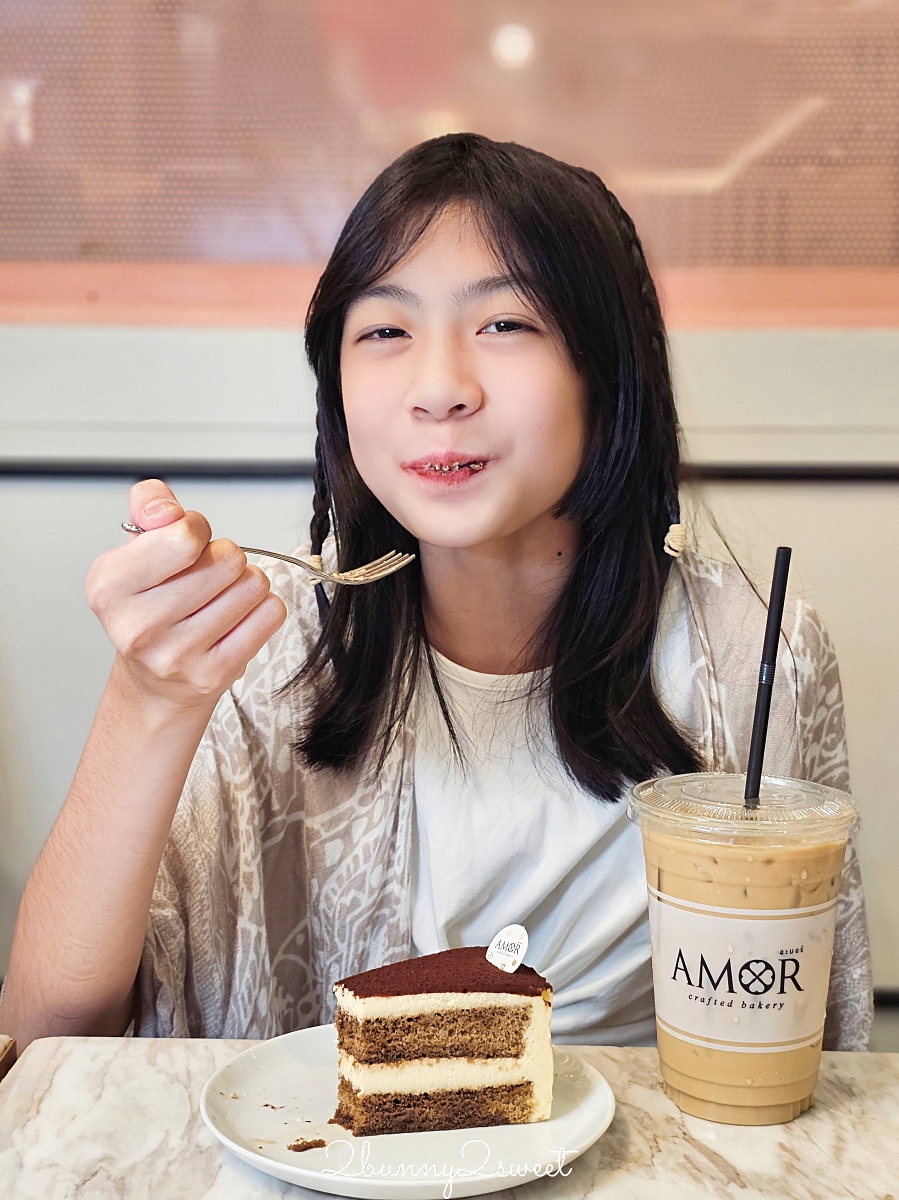 曼谷美食「AMOR Bangkok」泰國曼谷最好吃千層蛋糕，泰奶千層搭配香濃泰奶太銷魂 @兔兒毛毛姊妹花