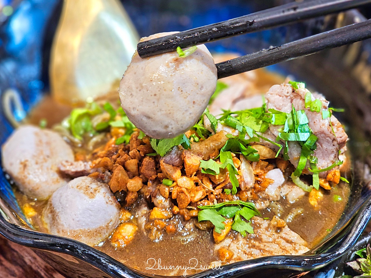 曼谷美食「Thong Smith 通思密船麵」泰國必吃豪奢版和牛船麵，船麵界的愛馬仕就是他 @兔兒毛毛姊妹花