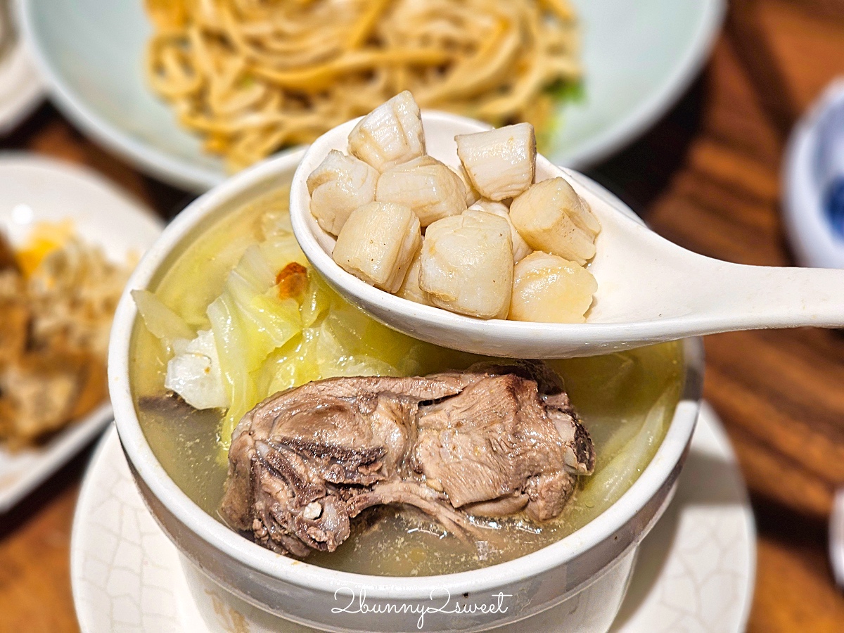 善導寺美食「雙月食品社青島店」華麗回歸，連續千年米其林推薦養生湯品連外國人都愛 @兔兒毛毛姊妹花