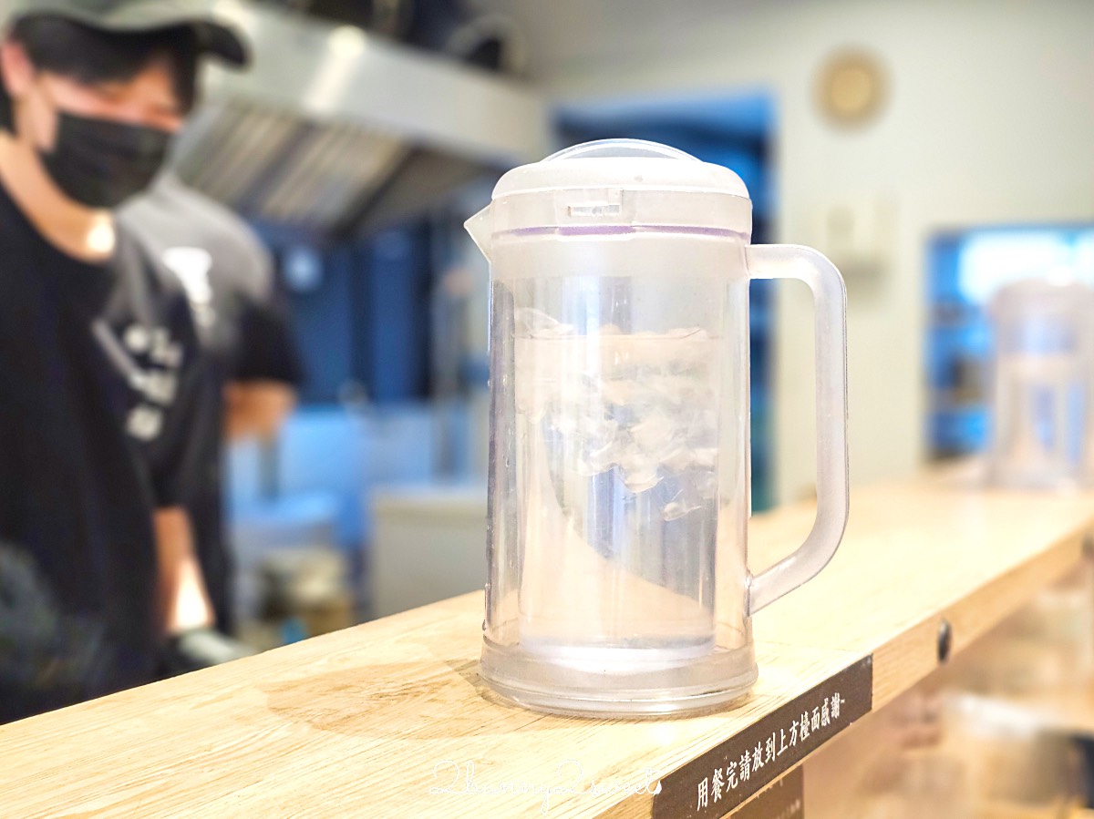 中山站美食「二屋牡蠣拉麵」赤峰街超濃郁牡蠣湯頭日式拉麵，無限加麵吃到飽太佛心 @兔兒毛毛姊妹花