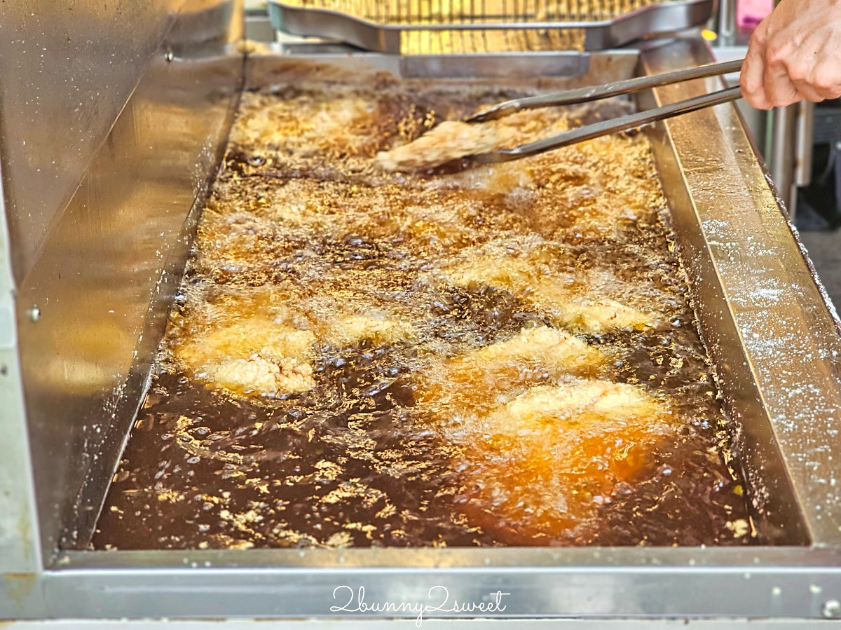 士林夜市美食推薦｜家鄉碳烤雞排士林店：炭香濃郁、獨門醬汁超涮嘴，劍潭站必吃排隊美食 @兔兒毛毛姊妹花