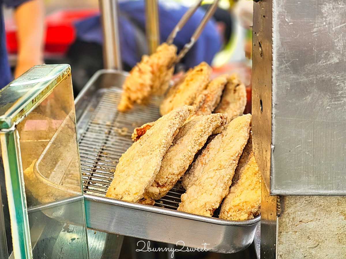 士林夜市美食推薦｜家鄉碳烤雞排士林店：炭香濃郁、獨門醬汁超涮嘴，劍潭站必吃排隊美食 @兔兒毛毛姊妹花