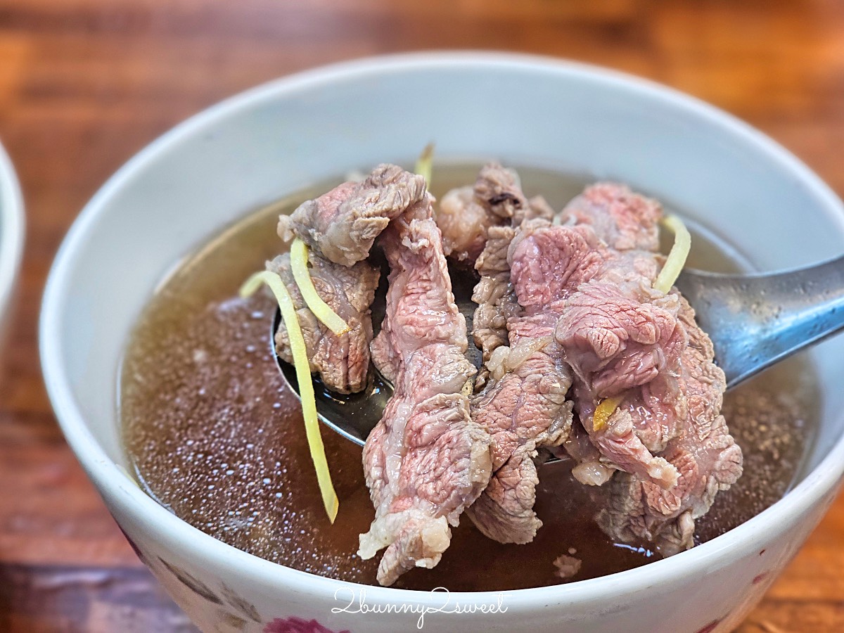 台南美食「阿蓮牛肉湯台南公園店」現燙溫體牛肉湯超鮮，點牛肉湯就有牛燥飯吃到飽 @兔兒毛毛姊妹花