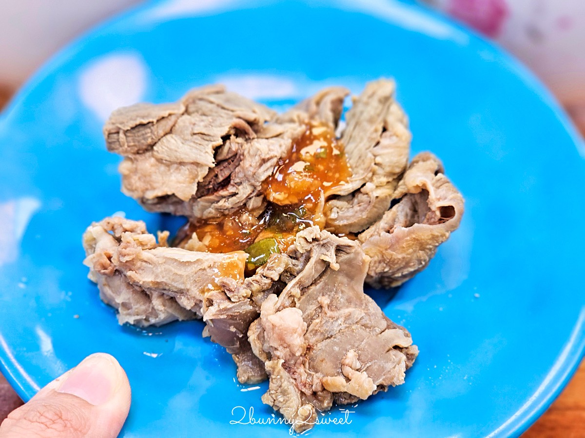 台南美食「阿蓮牛肉湯台南公園店」現燙溫體牛肉湯超鮮，點牛肉湯就有牛燥飯吃到飽 @兔兒毛毛姊妹花