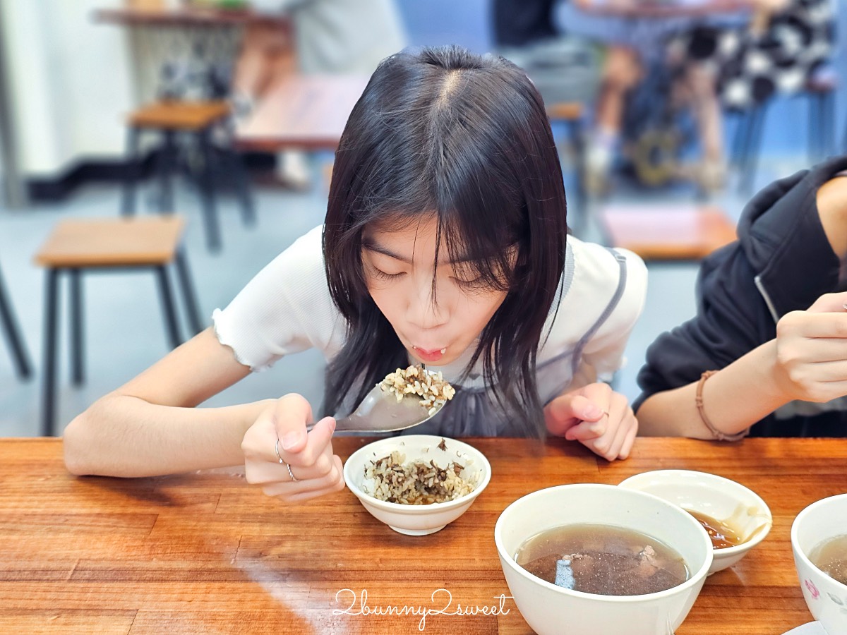 台南美食「阿蓮牛肉湯台南公園店」現燙溫體牛肉湯超鮮，點牛肉湯就有牛燥飯吃到飽 @兔兒毛毛姊妹花