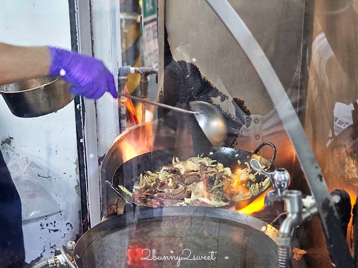 台南美食「黃家鱔魚意麵」國華街永樂市場必吃，排隊排翻也要吃100元鱔魚意麵 @兔兒毛毛姊妹花