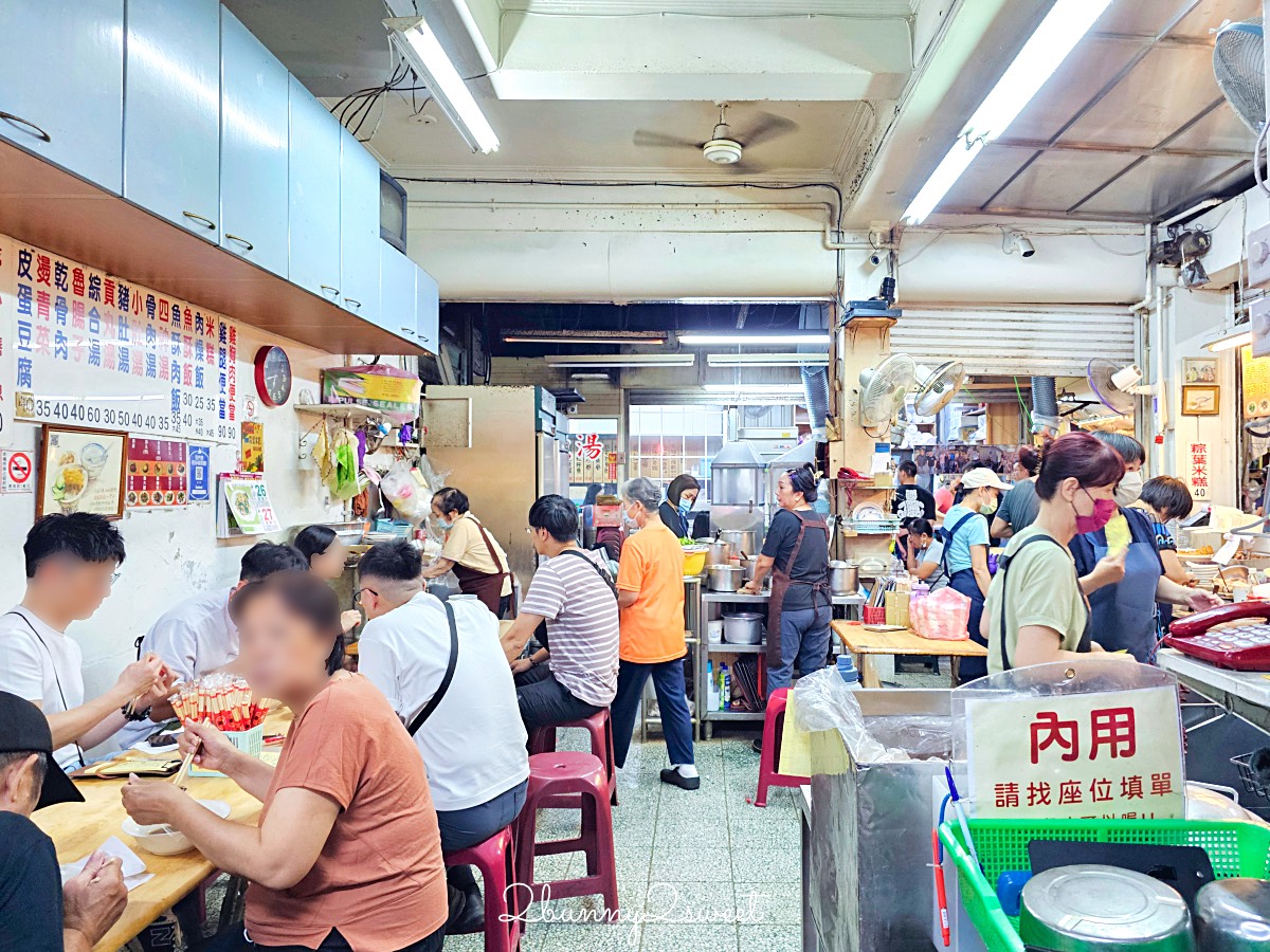台南美食「黃家鱔魚意麵」國華街永樂市場必吃，排隊排翻也要吃100元鱔魚意麵 @兔兒毛毛姊妹花