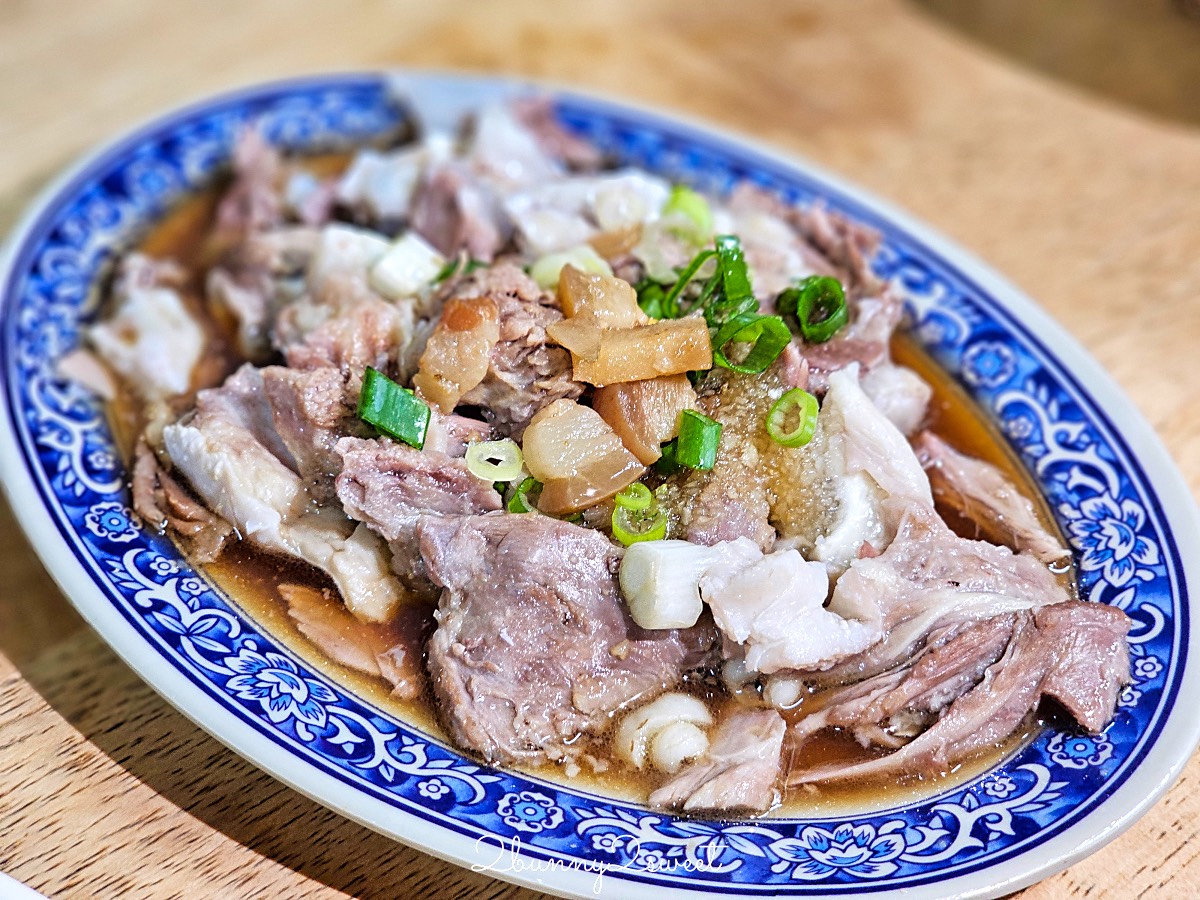 台南美食「黃家鱔魚意麵」國華街永樂市場必吃，排隊排翻也要吃100元鱔魚意麵 @兔兒毛毛姊妹花