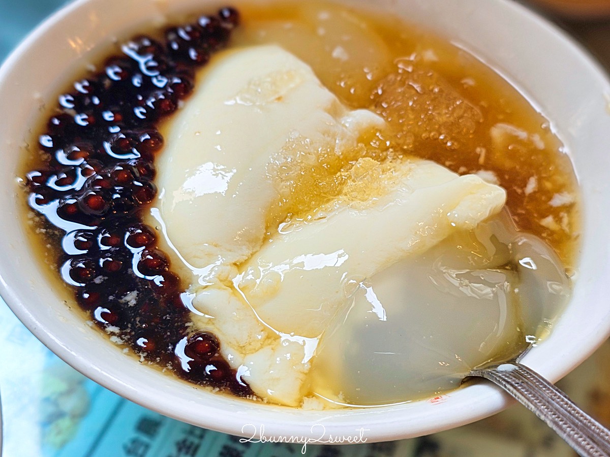 台南景點「修安扁擔豆花」國華街永樂市場美食，CNN報導台南必吃小吃 @兔兒毛毛姊妹花