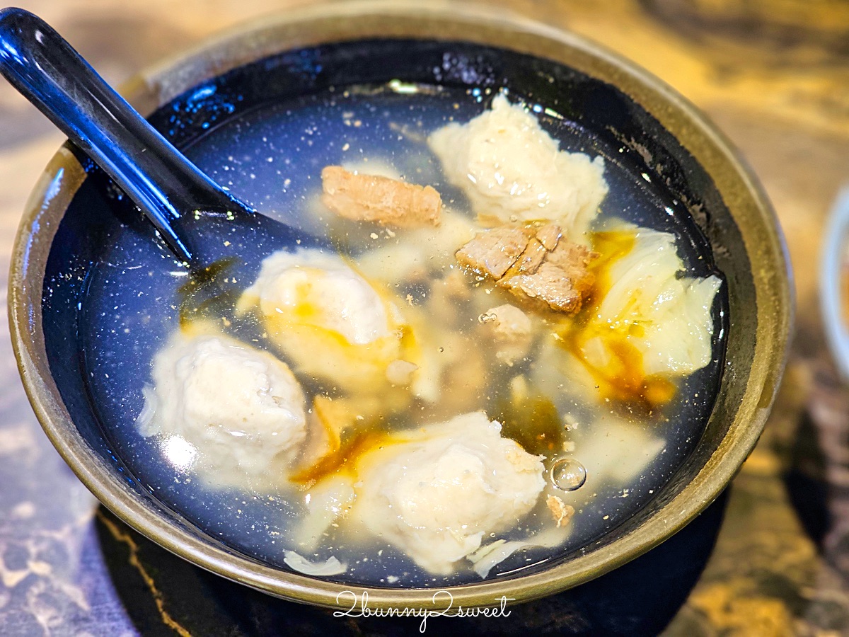台南美食「富盛號碗粿」國華街70年老店，全新文青用餐空間有冷氣超舒適 @兔兒毛毛姊妹花