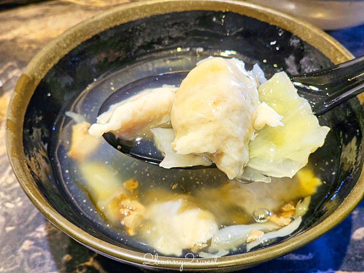 台南美食「富盛號碗粿」國華街70年老店，全新文青用餐空間有冷氣超舒適 @兔兒毛毛姊妹花