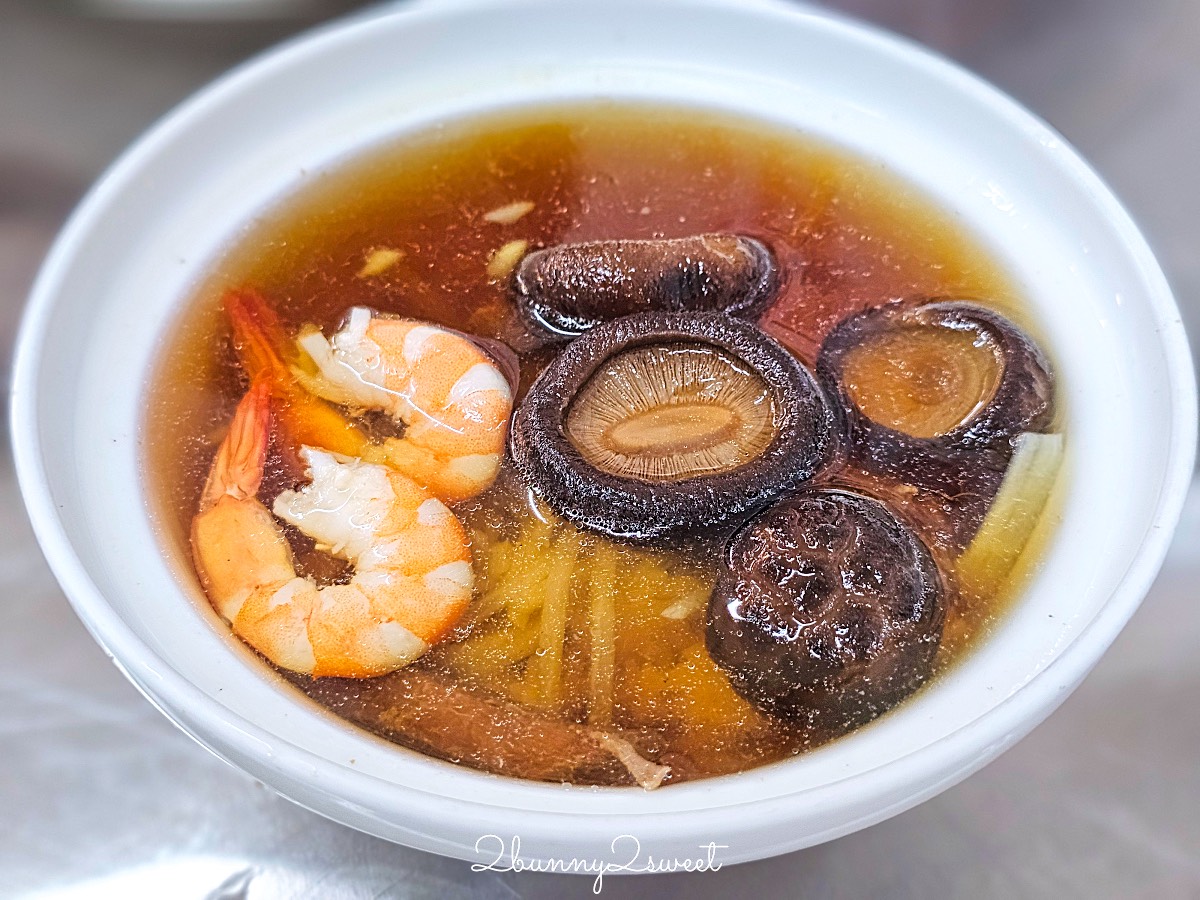 台南美食「石精臼蚵仔煎」國華街必吃500碗推薦老店，香菇湯飯比蚵仔煎還搶眼 @兔兒毛毛姊妹花