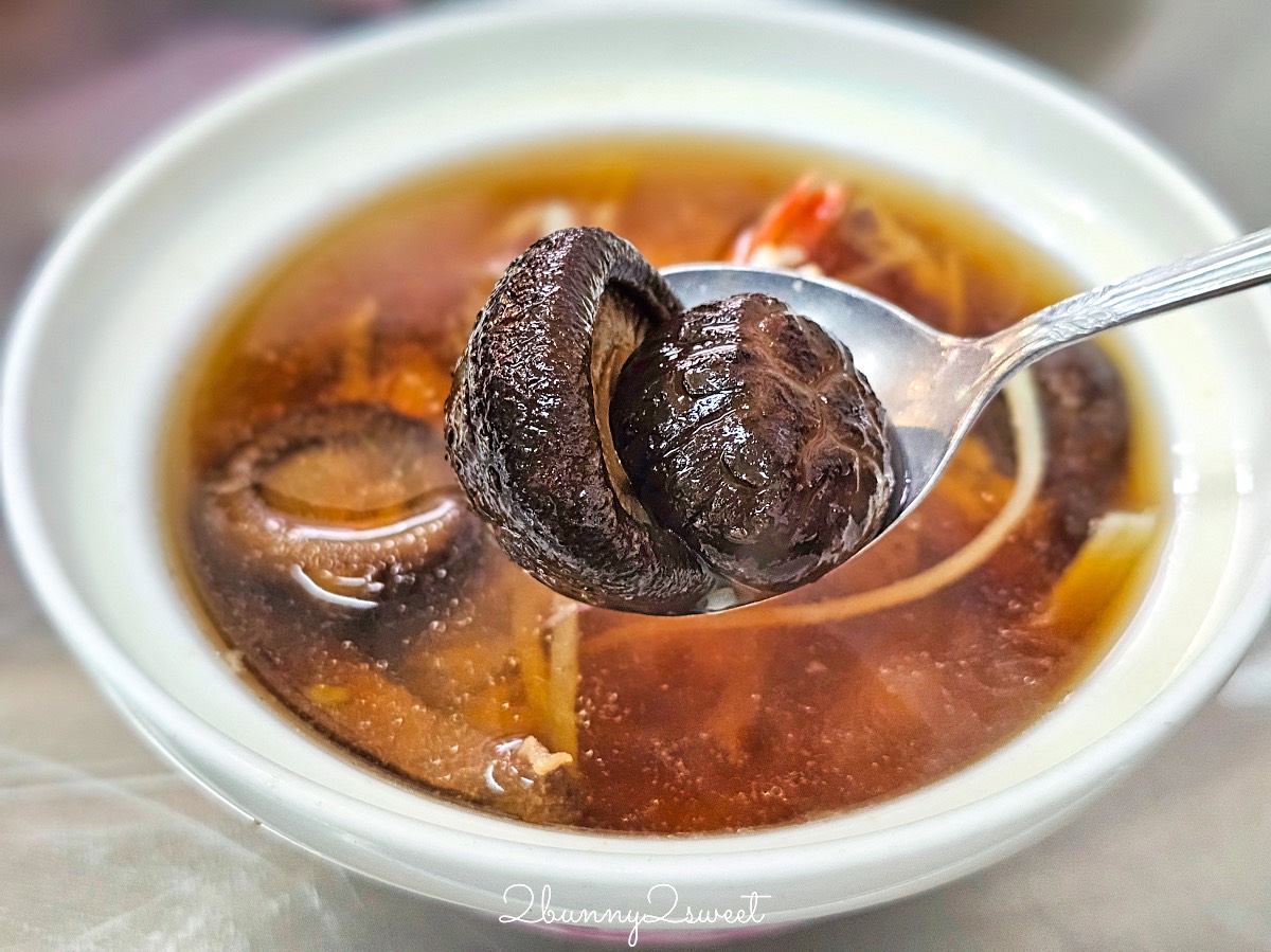 台南美食「石精臼蚵仔煎」國華街必吃500碗推薦老店，香菇湯飯比蚵仔煎還搶眼 @兔兒毛毛姊妹花