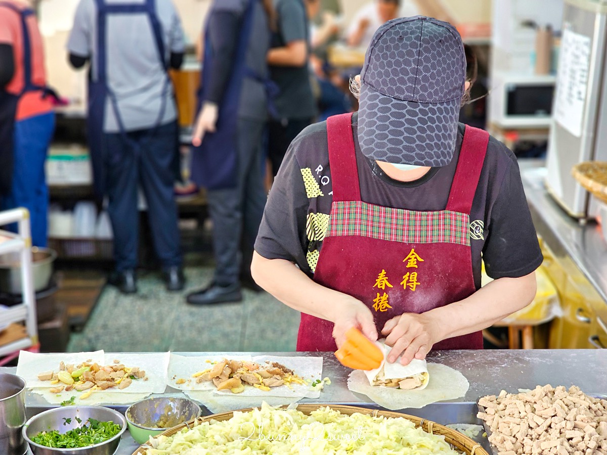 台南美食「金得春捲」國華街永樂市場必吃現包潤餅捲，9種配料好澎湃，8種甜度任選 @兔兒毛毛姊妹花