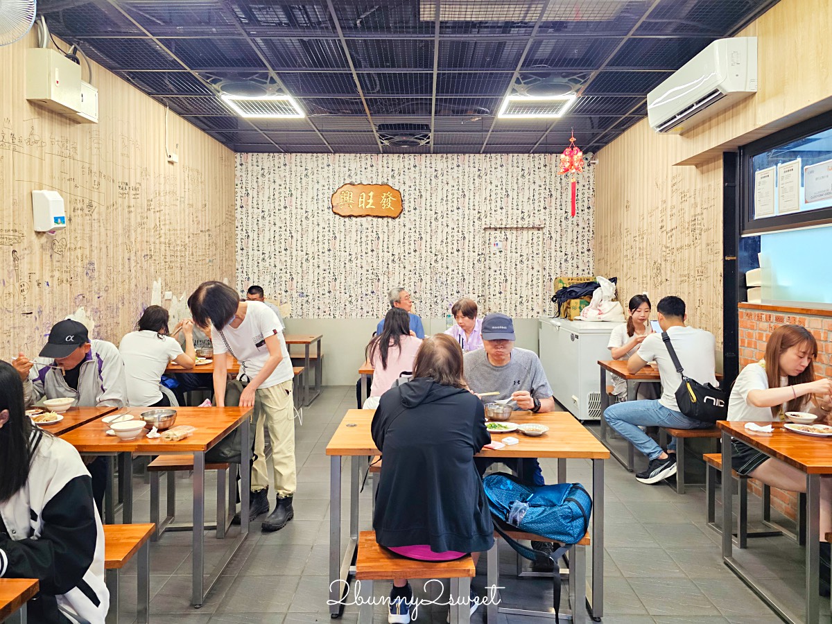 宜蘭礁溪美食【陳旺記鴨片飯】一開門就排隊的宜蘭鴨肉飯創始店，銅板價美食CP值超高 @兔兒毛毛姊妹花