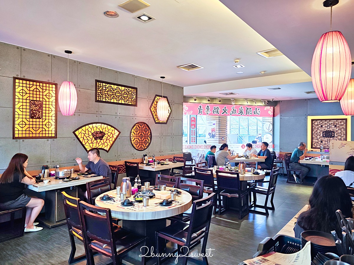 高雄美食【汕頭泉成火鍋專賣中山總店】美麗島站必吃高雄沙茶火鍋創始老店，韓星也來吃 @兔兒毛毛姊妹花