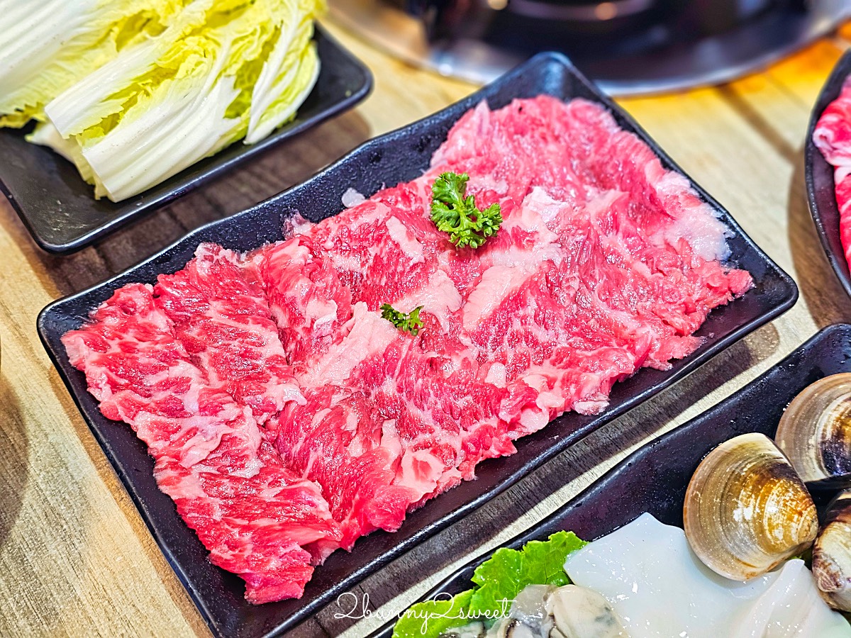 高雄美食【汕頭泉成火鍋專賣中山總店】美麗島站必吃高雄沙茶火鍋創始老店，韓星也來吃 @兔兒毛毛姊妹花