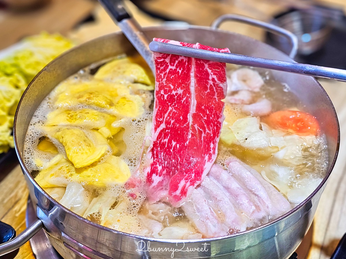 高雄美食【汕頭泉成火鍋專賣中山總店】美麗島站必吃高雄沙茶火鍋創始老店，韓星也來吃 @兔兒毛毛姊妹花
