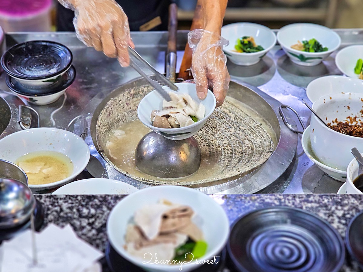 沙巴美食【萬香生肉麵】24小時營業在地美食，豬雜湯+乾撈麵一整套再來個桔子冰超滿足 @兔兒毛毛姊妹花