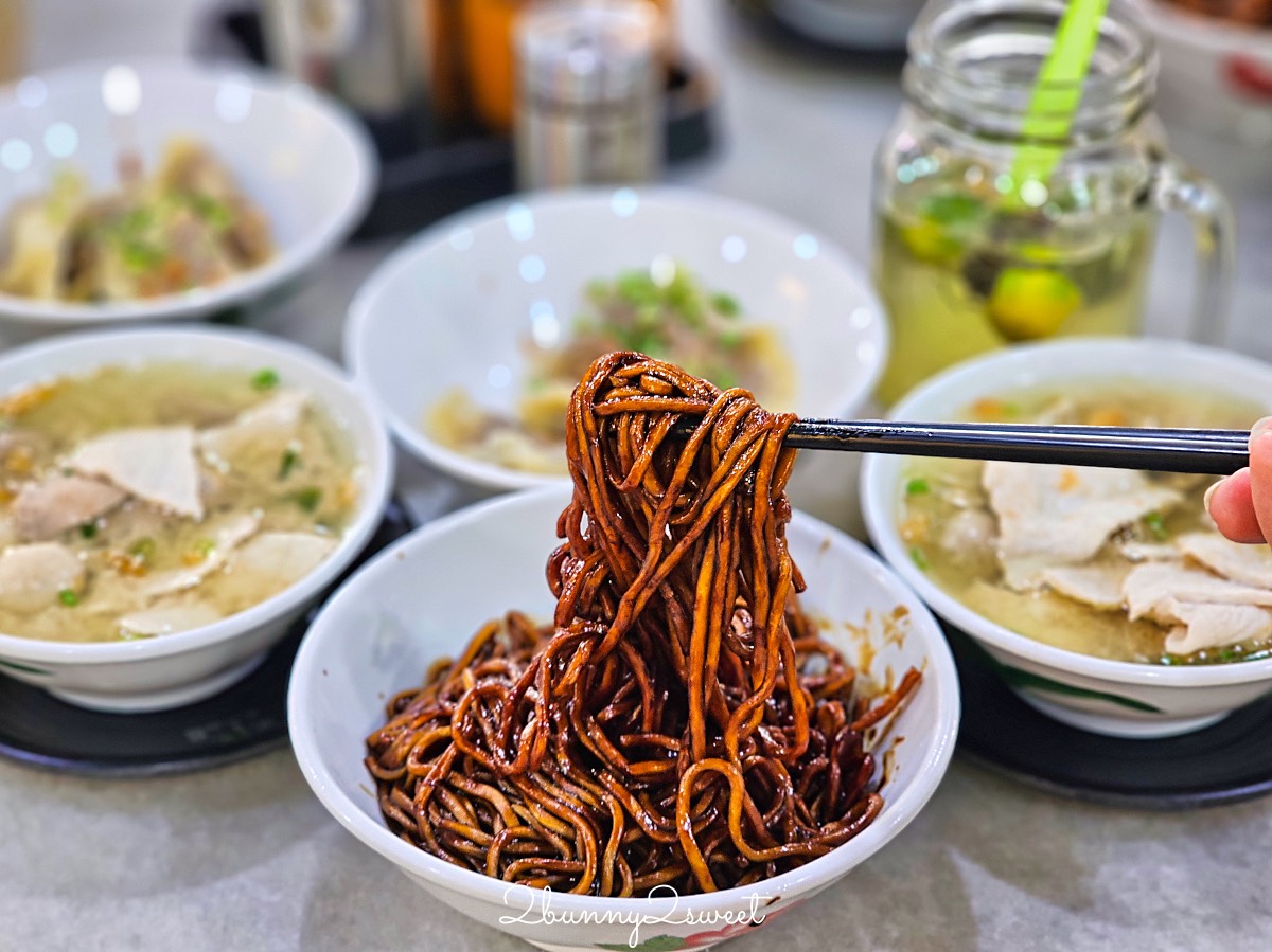 沙巴美食【萬香生肉麵】24小時營業在地美食，豬雜湯+乾撈麵一整套再來個桔子冰超滿足 @兔兒毛毛姊妹花