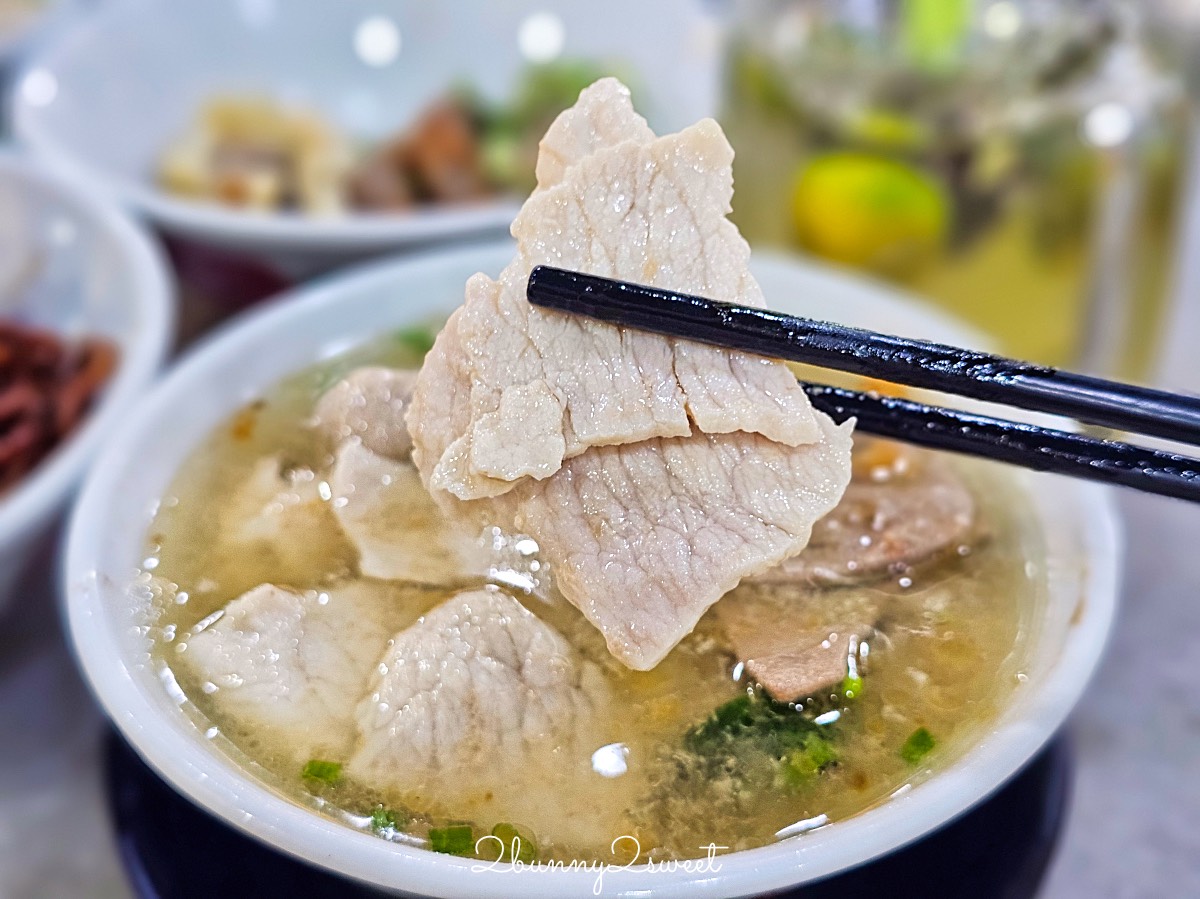 沙巴美食【萬香生肉麵】24小時營業在地美食，豬雜湯+乾撈麵一整套再來個桔子冰超滿足 @兔兒毛毛姊妹花