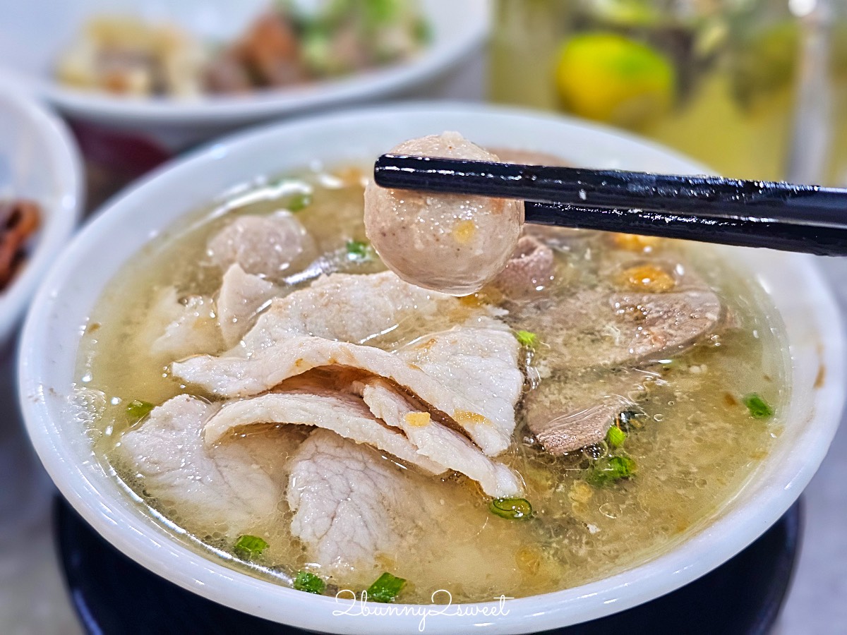 沙巴美食【萬香生肉麵】24小時營業在地美食，豬雜湯+乾撈麵一整套再來個桔子冰超滿足 @兔兒毛毛姊妹花