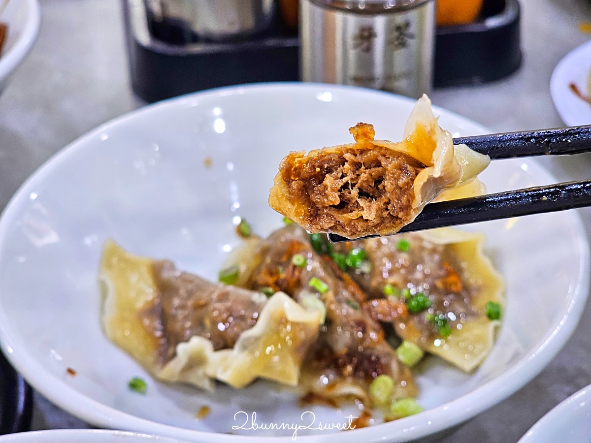 沙巴美食【萬香生肉麵】24小時營業在地美食，豬雜湯+乾撈麵一整套再來個桔子冰超滿足 @兔兒毛毛姊妹花