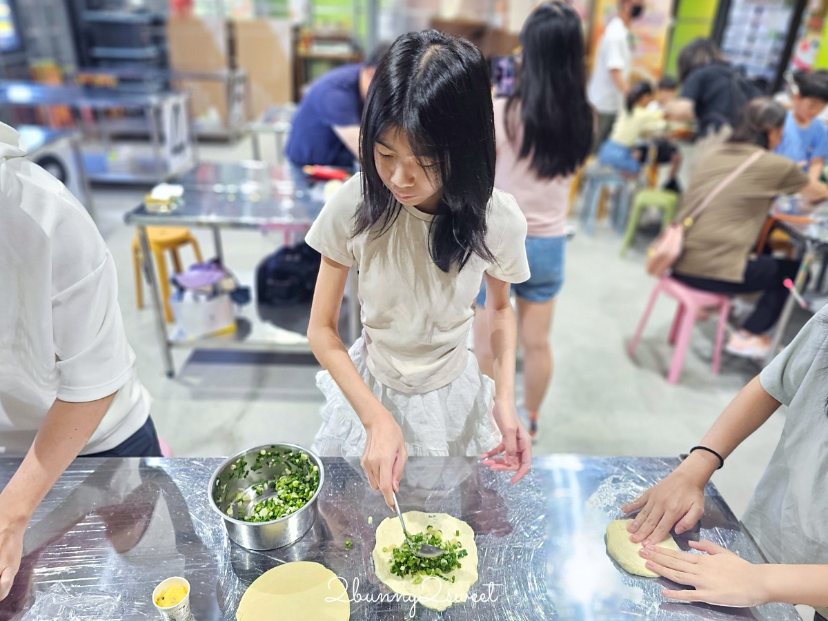 宜蘭農場【初咪體驗農場】最好玩三星青蔥農場下田採蔥、抓泥鰍、蔥麵包/蔥油餅DIY @兔兒毛毛姊妹花