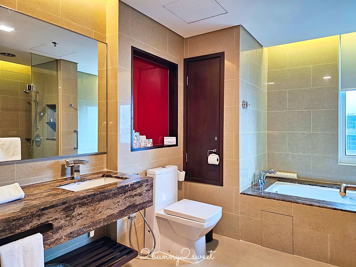 沙巴住宿【Grandis Hotels and Resorts 閣藍帝酒店】百貨共構、免稅店旁～地理位置超棒海景飯店 @兔兒毛毛姊妹花