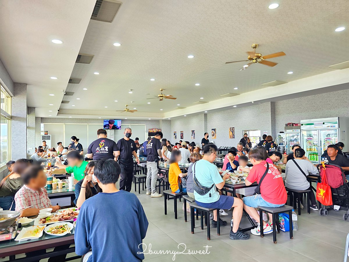 宜蘭美食【大仁哥蔗香脆皮桶仔雞-宜蘭旗艦店】秒殺烤雞餐車唯一實體餐廳 排隊拍翻也要吃 @兔兒毛毛姊妹花
