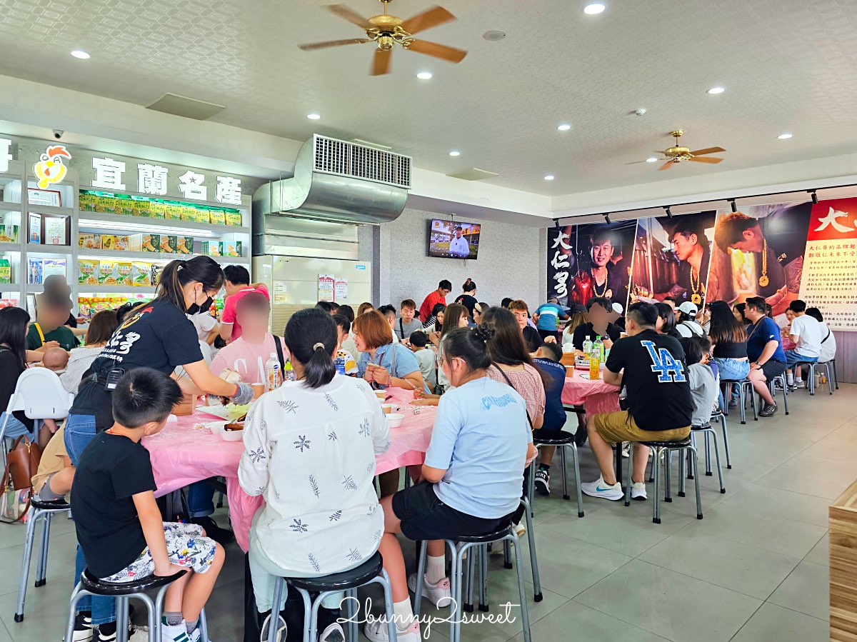 宜蘭美食【大仁哥蔗香脆皮桶仔雞-宜蘭旗艦店】秒殺烤雞餐車唯一實體餐廳 排隊拍翻也要吃 @兔兒毛毛姊妹花