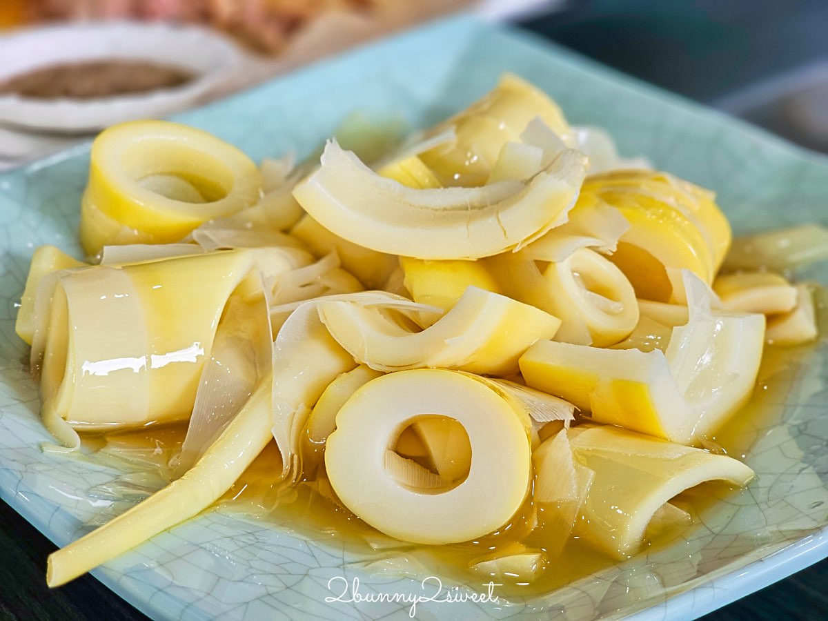 宜蘭美食【大仁哥蔗香脆皮桶仔雞-宜蘭旗艦店】秒殺烤雞餐車唯一實體餐廳 排隊拍翻也要吃 @兔兒毛毛姊妹花
