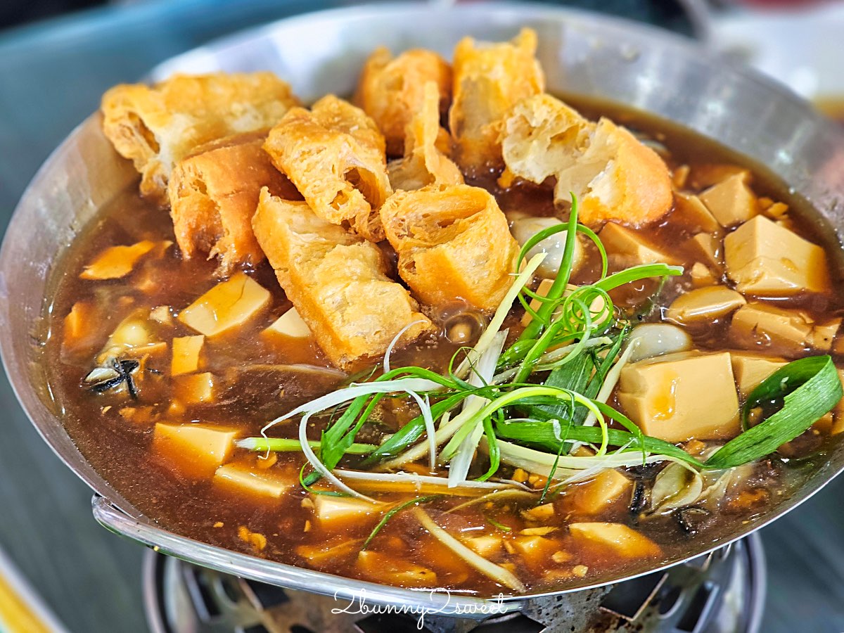 宜蘭美食【大仁哥蔗香脆皮桶仔雞-宜蘭旗艦店】秒殺烤雞餐車唯一實體餐廳 排隊拍翻也要吃 @兔兒毛毛姊妹花