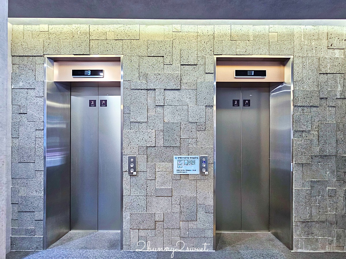 首爾住宿【明洞莊飯店 Hotel Myeongdongjang】下樓就是明洞商圈/大空間四人房/房內飲水機/免費咖啡暢飲 @兔兒毛毛姊妹花