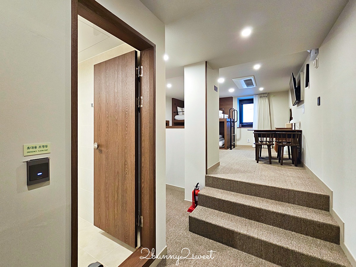 首爾住宿【明洞莊飯店 Hotel Myeongdongjang】下樓就是明洞商圈/大空間四人房/房內飲水機/免費咖啡暢飲 @兔兒毛毛姊妹花
