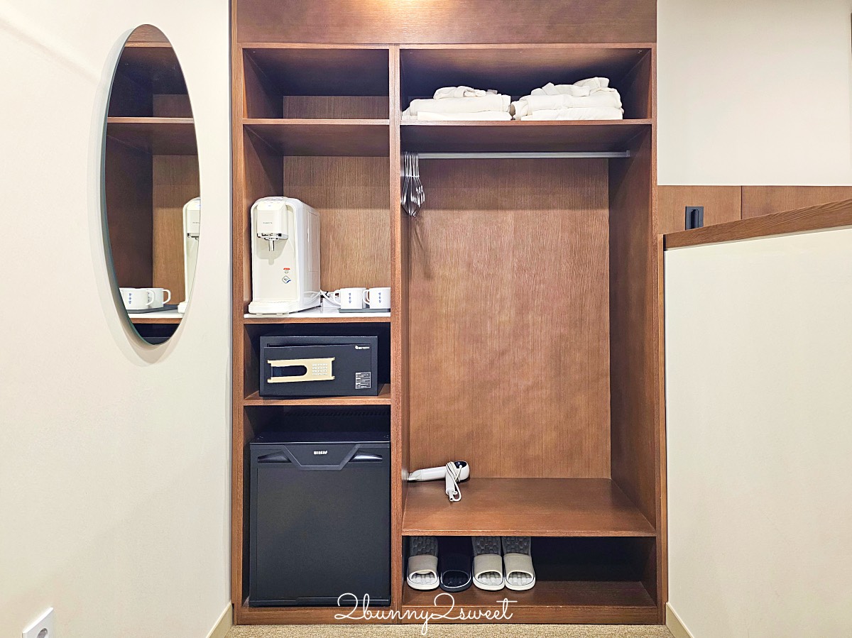 首爾住宿【明洞莊飯店 Hotel Myeongdongjang】下樓就是明洞商圈/大空間四人房/房內飲水機/免費咖啡暢飲 @兔兒毛毛姊妹花