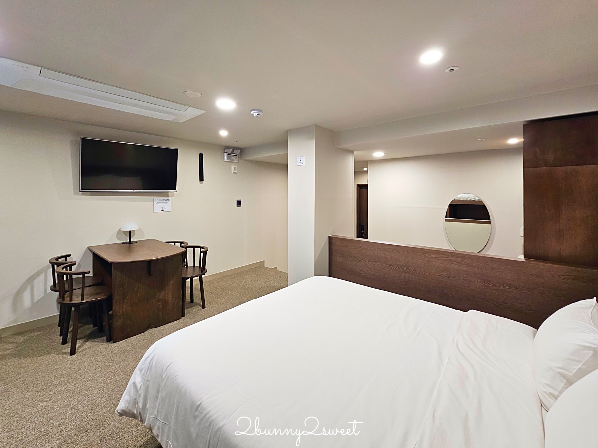 首爾住宿【明洞莊飯店 Hotel Myeongdongjang】下樓就是明洞商圈/大空間四人房/房內飲水機/免費咖啡暢飲 @兔兒毛毛姊妹花